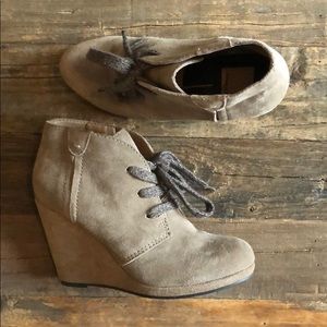 Dolce Vita Tan Suede Wedge Booties
